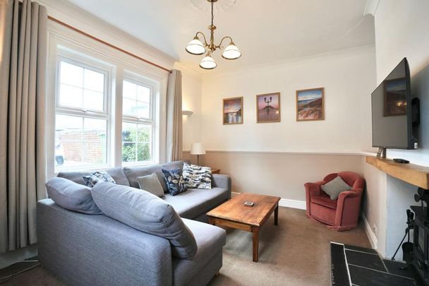 3 bedroom end of terrace house to rent - Photo 1