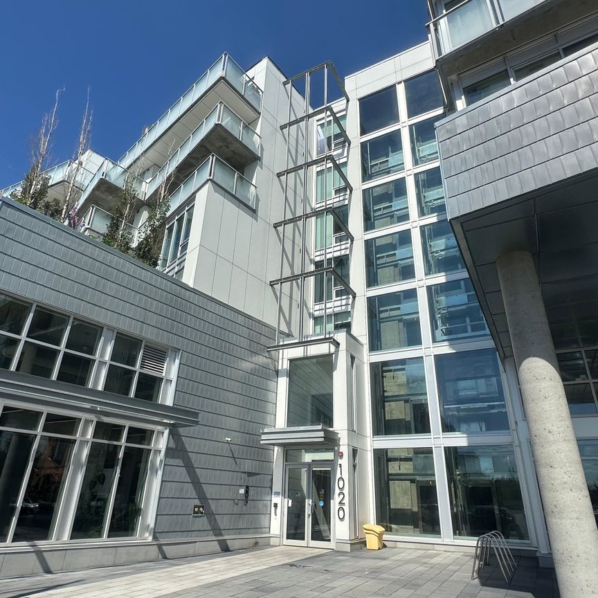 Modern Comfort & Rooftop Oasis In Historic Inglewood - Photo 1