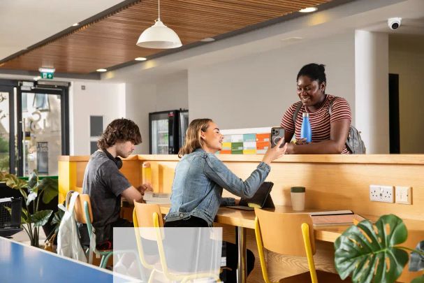 Extra Large Standard Double Ensuite - Photo 1