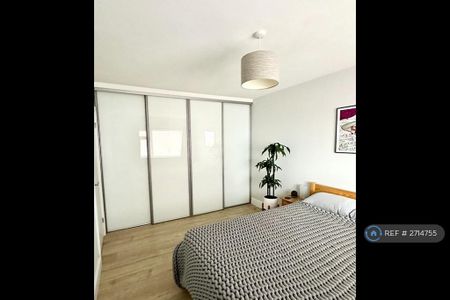 3 bedroom flat to rent - Photo 3