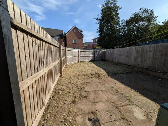 3 bedroom semi-detached house to rent - Photo 1