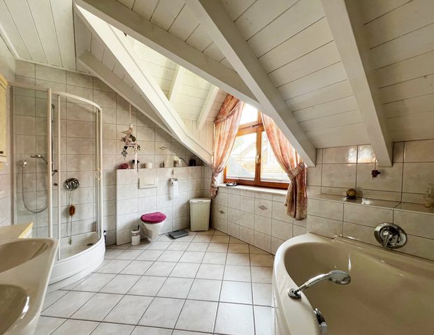 Bayrischer Charme: freistehendes Einfamilienhaus mit Garten, Wintergarten , Kachelofen, Outdoor-Pool - Foto 1