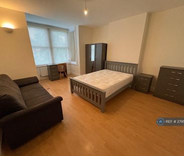 1 bedroom in a house share to rent - Photo 2