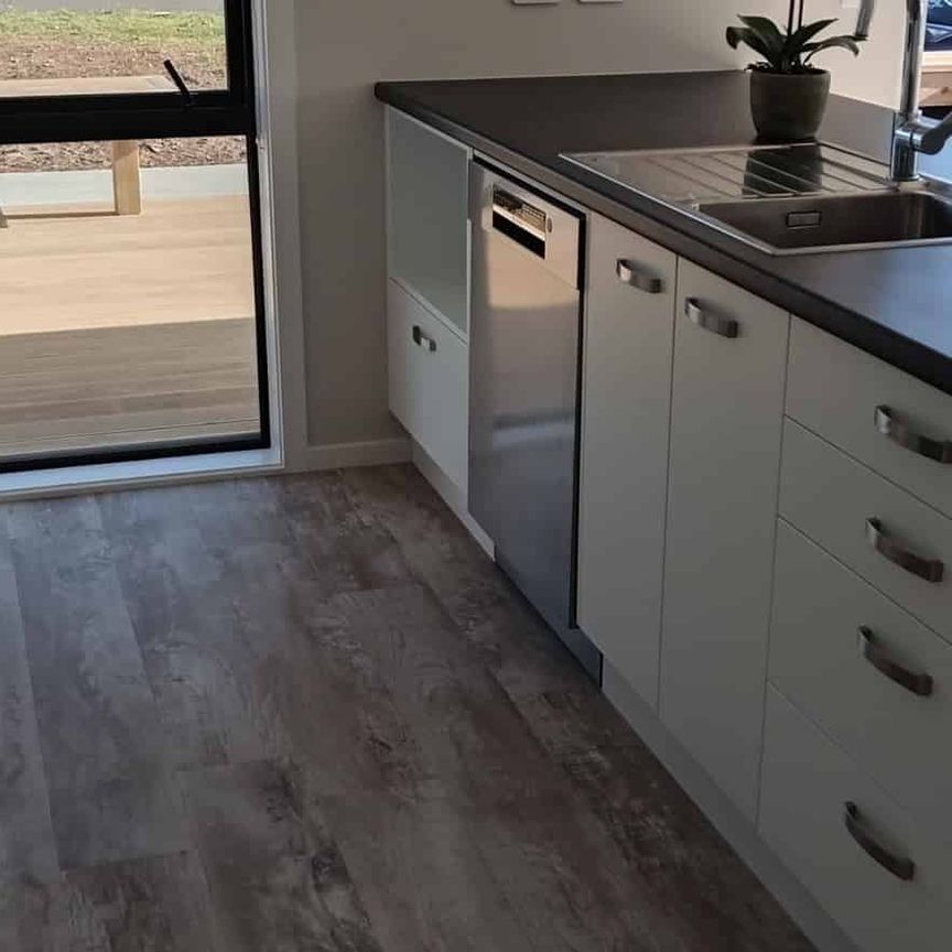 THREE BEDROOM HOUSE - LEVIN - Photo 1