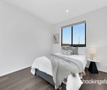 As New Beautiful Family Home! - Photo 4