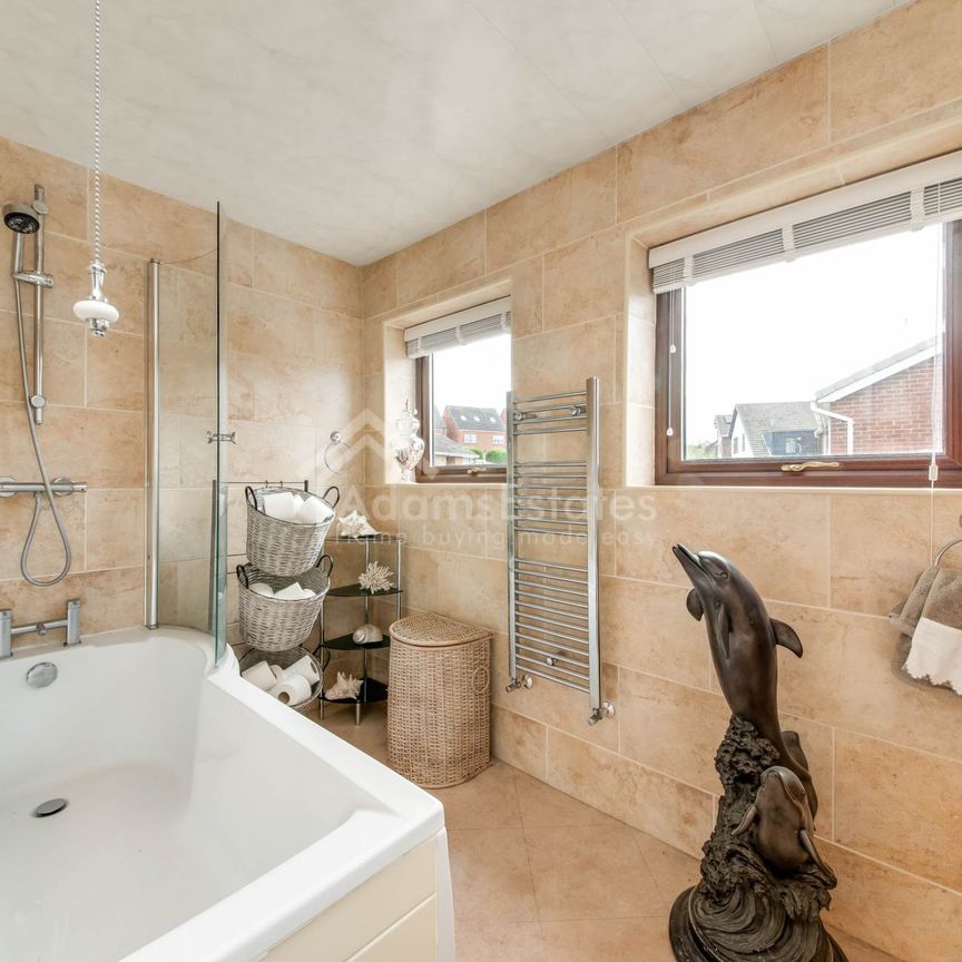 Nixon Close, Dewsbury - Photo 1