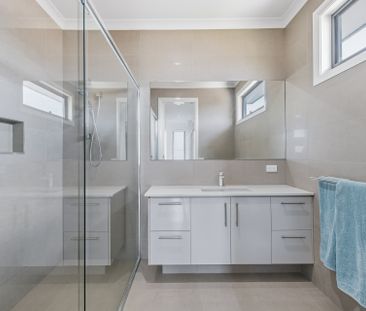 17B Helena Street, Clayton South VIC 3169 - Townhouse For Rent | Do... - Photo 6