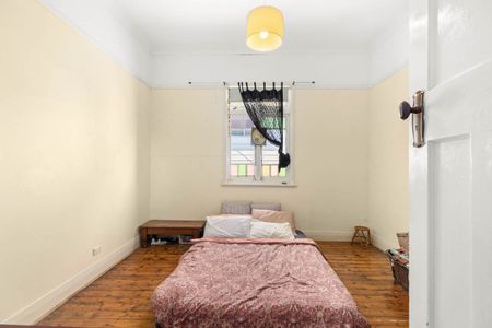 Charming & Spacious Home - Photo 4