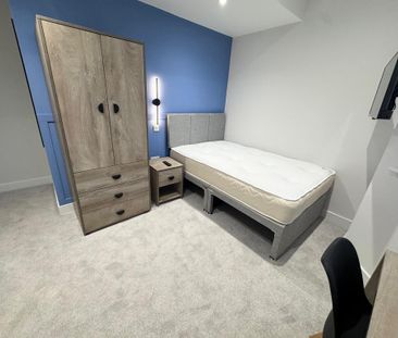 1 bedroom in a house share to rent - Photo 2