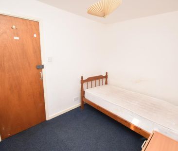 6 bedroom end of terrace house to rent - Photo 4