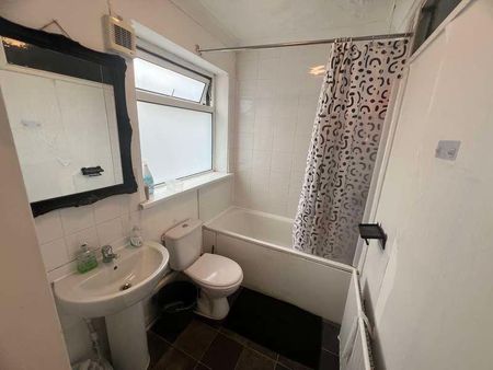 Milton Road, SO15 - Photo 2