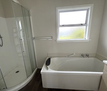 Levin - 2 Bedrooms - Photo 2