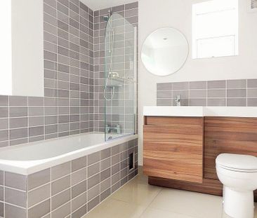 3 bedroom end of terrace house to rent - Photo 3