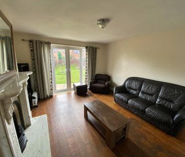 3 bedroom semi-detached house to rent - Photo 1