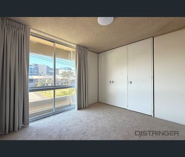 5/130 Marine Parade, Coolangatta, Qld 4225 - Photo 1