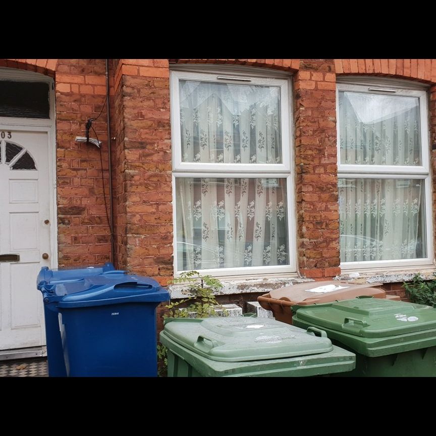 2 Bed Maisonette, Rosslyn Crescent, HA1 - Photo 1
