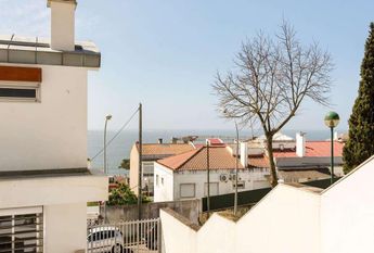 Apartamento T3 Duplex para arrendamento sem móveis no Alto de Santa Catarina, Algés