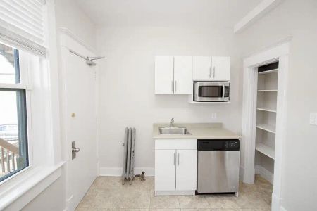 508 McMillan Street — One-Bedroom Suite - Photo 2