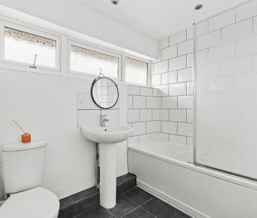 2 bedroom end of terrace house to rent - Photo 4