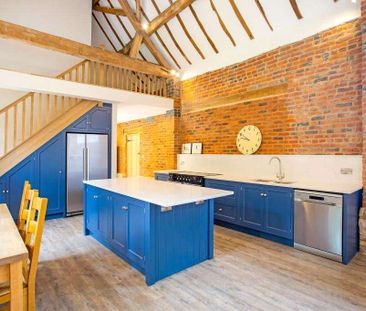 Fabulous five bedroom barn conversion in the village of Dorsington - Photo 1