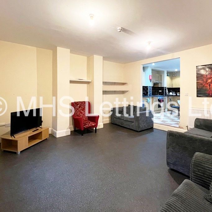 12 Bedroom End Terraced House for rent in Hyde Park Road - Photo 1