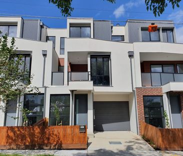 ListedAS - Amazing 3 Bedroom Townhouse - Photo 6