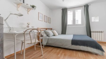Room in a shared 8-bedroom apartment for rent in Palacio, for students or professionals - Foto 3