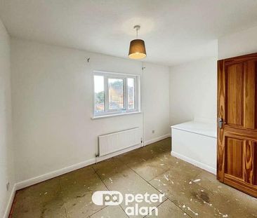 Clos Y Dolydd, Beddau, Pontypridd, CF38 - Photo 4