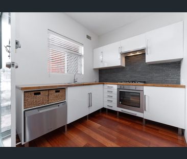 Furnished Ground Floor One Bedroom Apartment - Photo 3