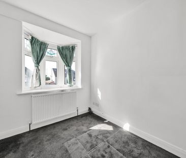 Semi-detached House to rent - Broad Walk, London, SE3 - Photo 5