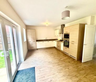 3 bedroom House To Let Total Size: 1054 SQ FT - Photo 6