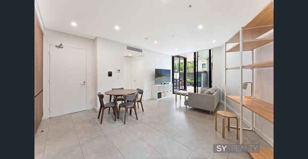 Furnished 1 bedroom with Courtyard in the heart of Mascot - Photo 1