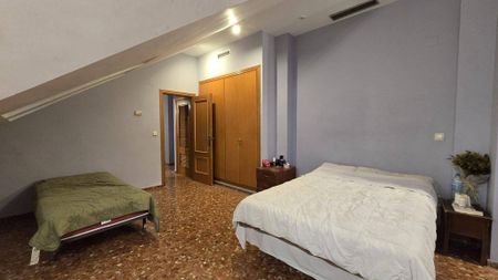 4 room luxury penthouse for rent in Valencia - Photo 4