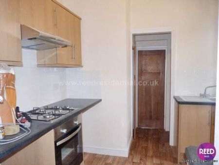 2 bedroom property to rent in Westcliff On Sea - Photo 3