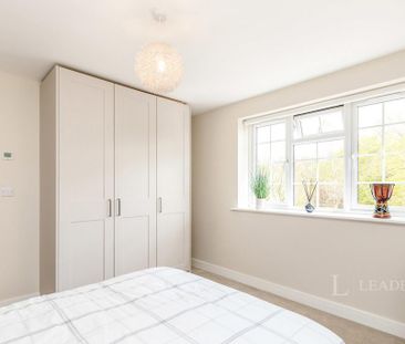 3 bedroom semi-detached house to rent - Photo 4