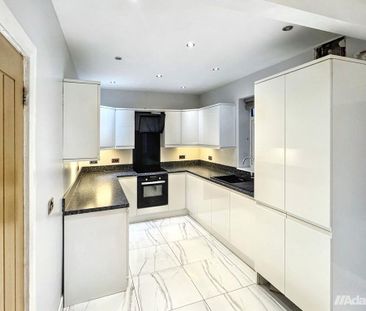 3 bedroom end of terrace house to rent - Photo 1