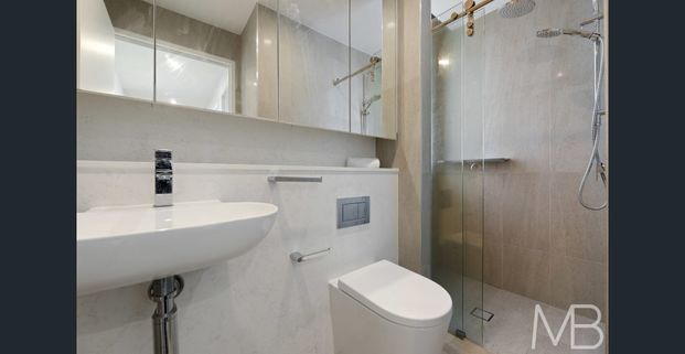 LEAFY NORTH-FACING RETREAT IN A BOUTIQUE BUILDING - Photo 1