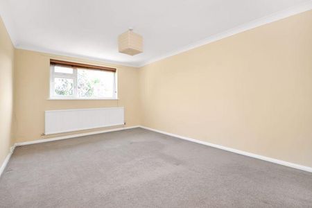 4 bedroom detached house to rent - Photo 4