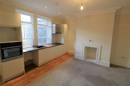 3 bedroom semi-detached bungalow to rent - Photo 3