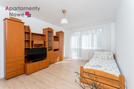 Świeżo wyremontowane dwupokojowe mieszkanie 48 m2 z osobną kuchnią przy ul. Szafera - Photo 2