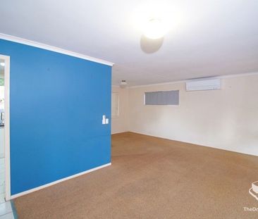 Walking to shopping, close to school - Photo 1