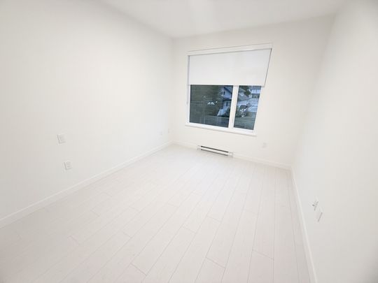 Bright and Spacious Jr Two Bedroom with Parking and Storage - Photo 1