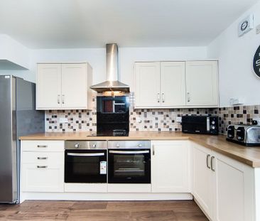 Estcourt Terrace, Headingley, Leeds - Photo 2