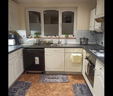 Room in a Shared House, Heathhurst Road South, CR2 - Photo 3