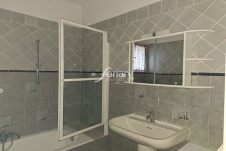 Location Appartement 3 pièces 77m² DRAGUIGNAN 83300 - Photo 5