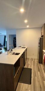 ✨ Immense 4 ½ de 1141 pieds carrés disponible dès maintenant ✨ - Photo 3