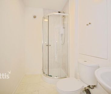 3 bedroom flat to rent - Photo 3