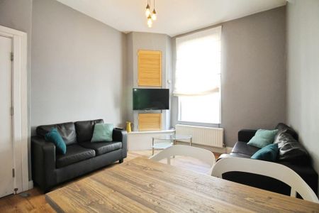 4 bedroom apartment to rent - Photo 2