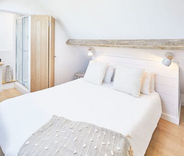 Golden Lion Bank - Photo 5