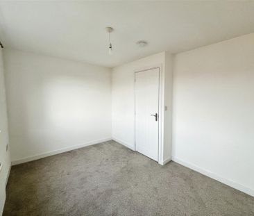 3 bedroom - Photo 2